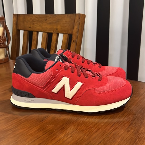 New Balance 574 ML574PRD varsity pack shoes sneakers red new Mens Size 9.5 - Picture 3 of 12